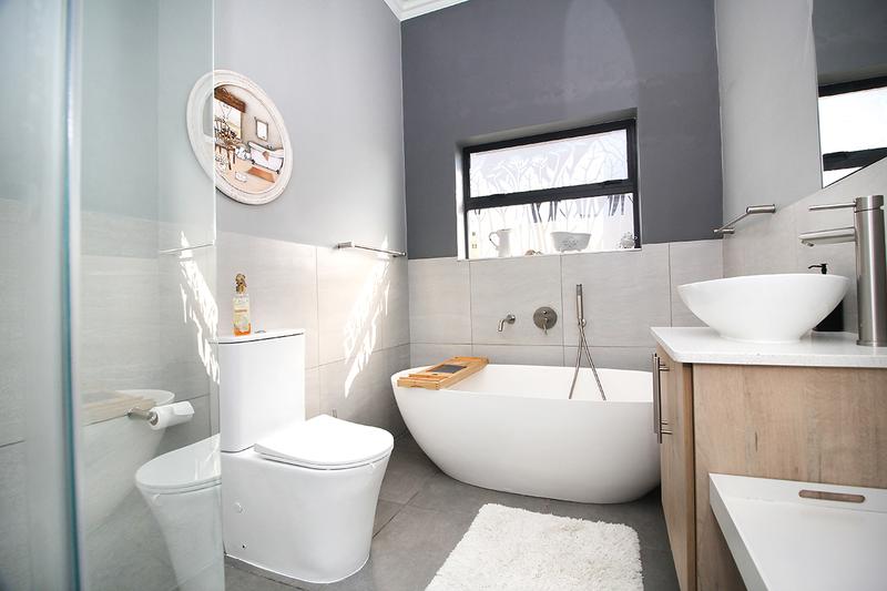 3 Bedroom Property for Sale in Reebok Western Cape